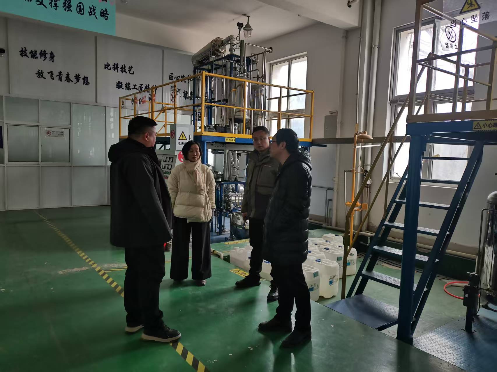 筑牢安全防线 平安迎接寒假——我校开展寒假前实验实训室安全专项大检查