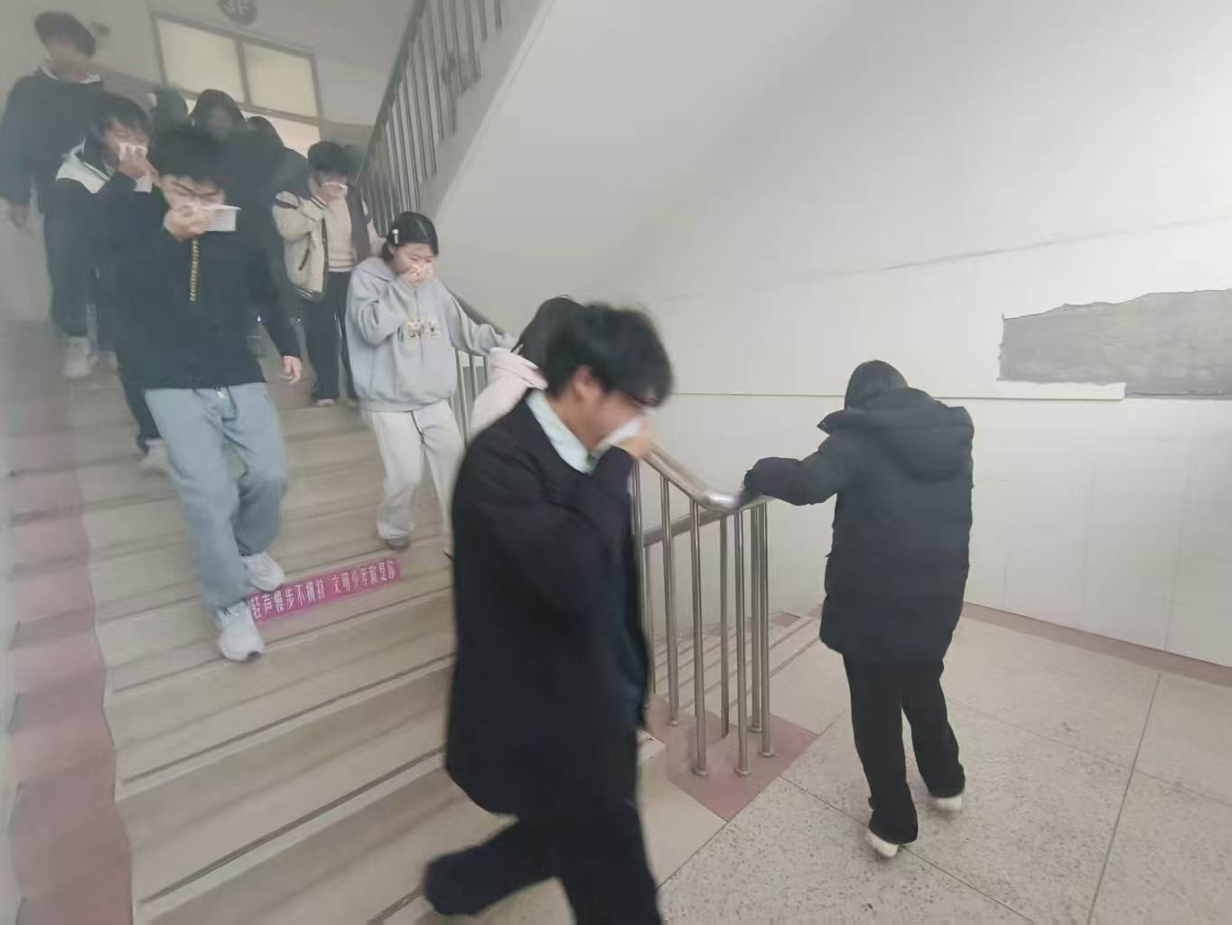 以演筑防 以练备战——我校开展教学区消防疏散演练活动