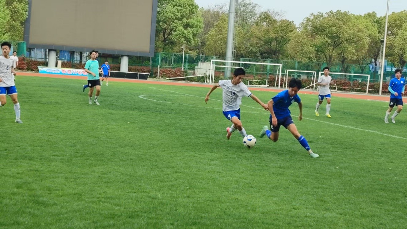 绿茵逐梦践初心 健康育人谱新篇